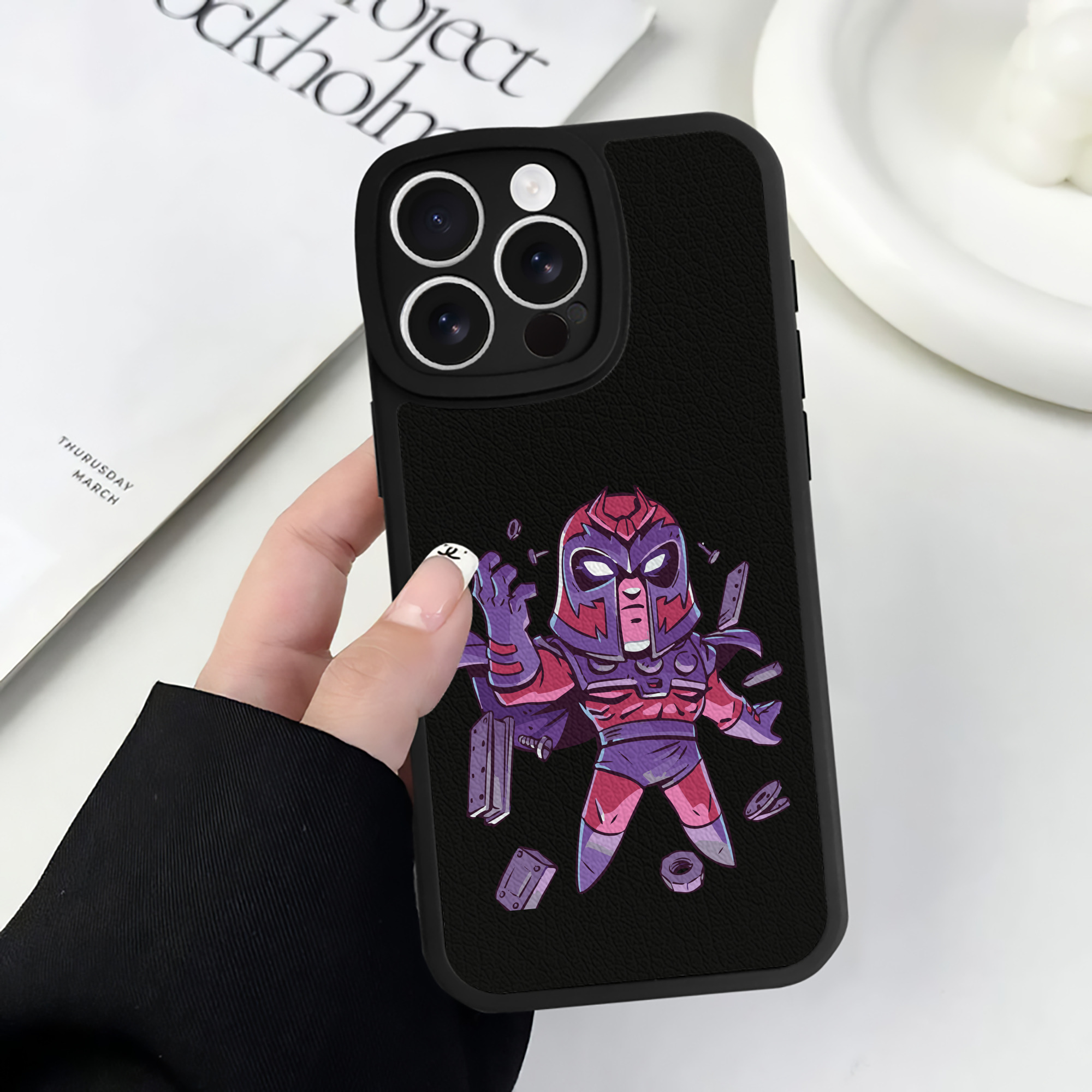 （画像用） アベンジャーズ The Avengers 【iPhone 16シリーズ対応】シリコンスマホケース（レザー調） 材質：シリコン